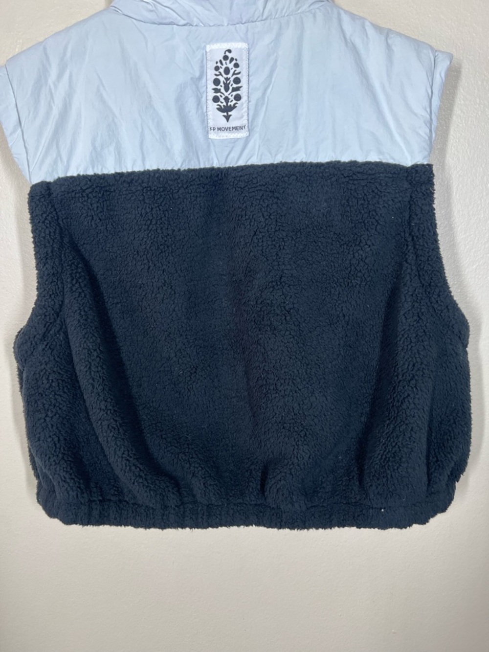 Free People Movement Journey Ahead Sherpa Cropped Vest Women’s Size Medium Black - Picture 11 of 11